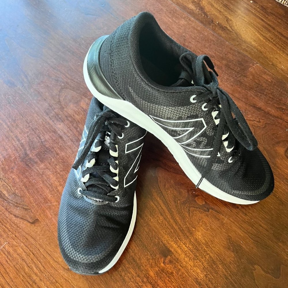 New Balance 715 V4 Womens Shoes Sneakers Size 7.5 Black White Running